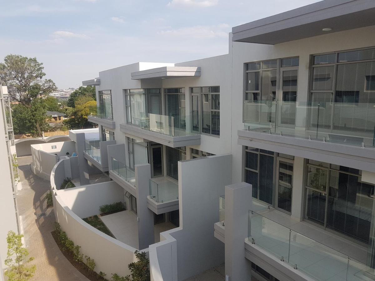 Daisy Place Johannesburg Bagian luar foto