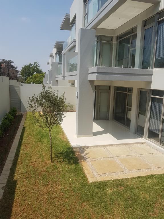 Daisy Place Johannesburg Bagian luar foto
